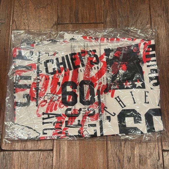 NWT! Large Tube Top NFL Chiefs Red and Black Graphic - Picture 8 of 8